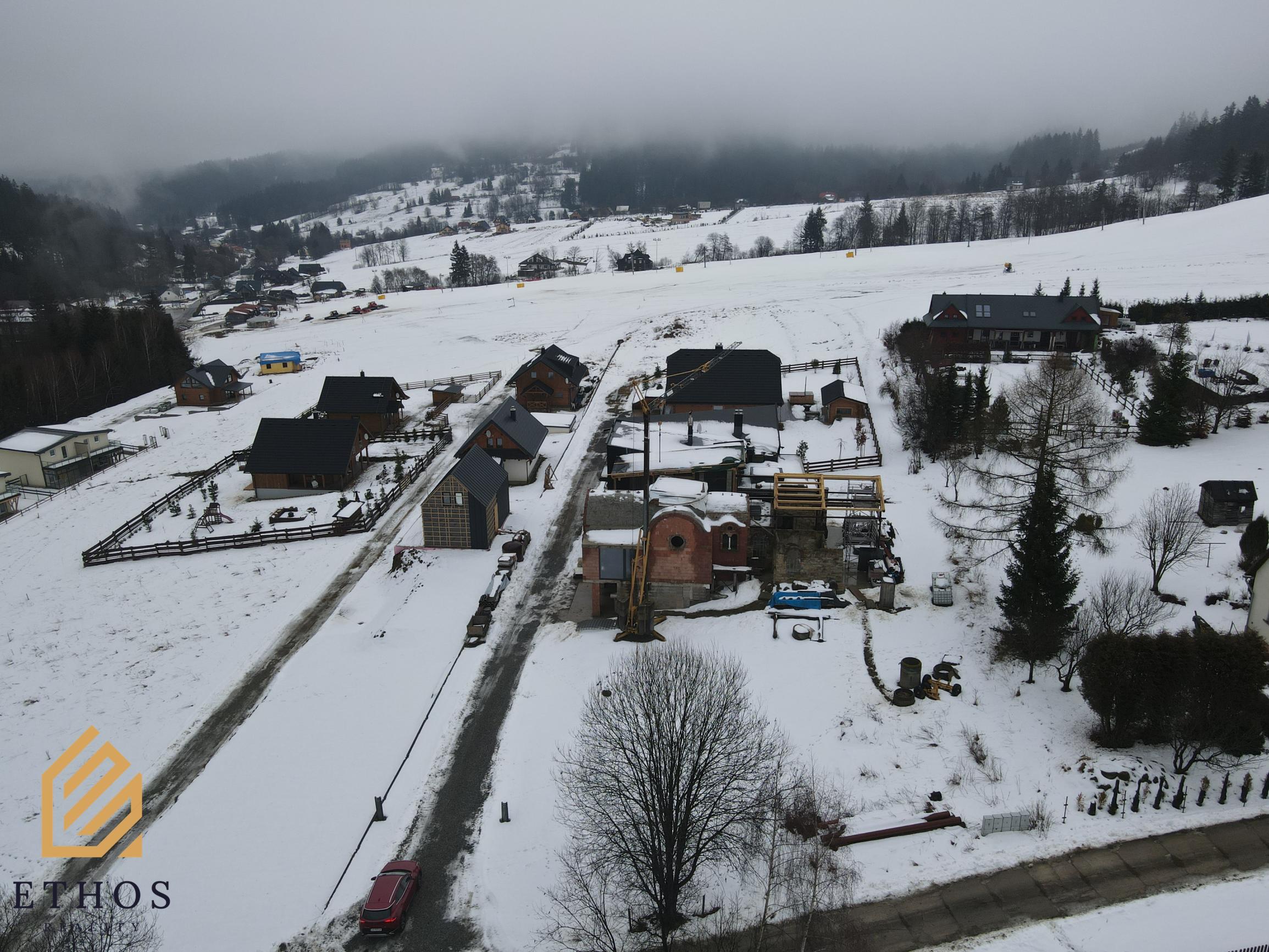 Stavebný pozemok so stavebným povolením –  SKI Makov - fotografia 6