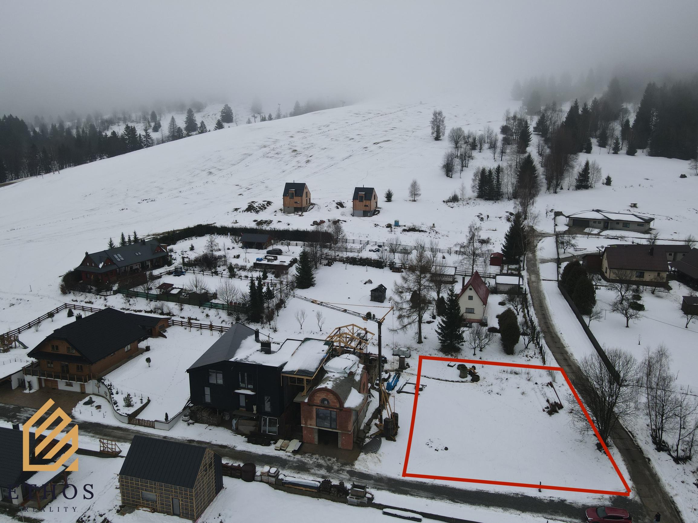 Stavebný pozemok so stavebným povolením –  SKI Makov - fotografia 6