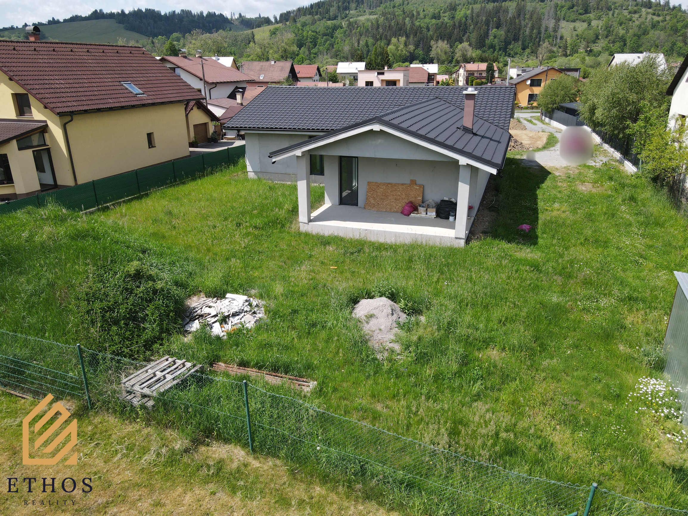 🏡 NOVOSTAVBA RODINNÉHO DOMU V CENTRE OBCE RAKOVÁ - fotografia 18