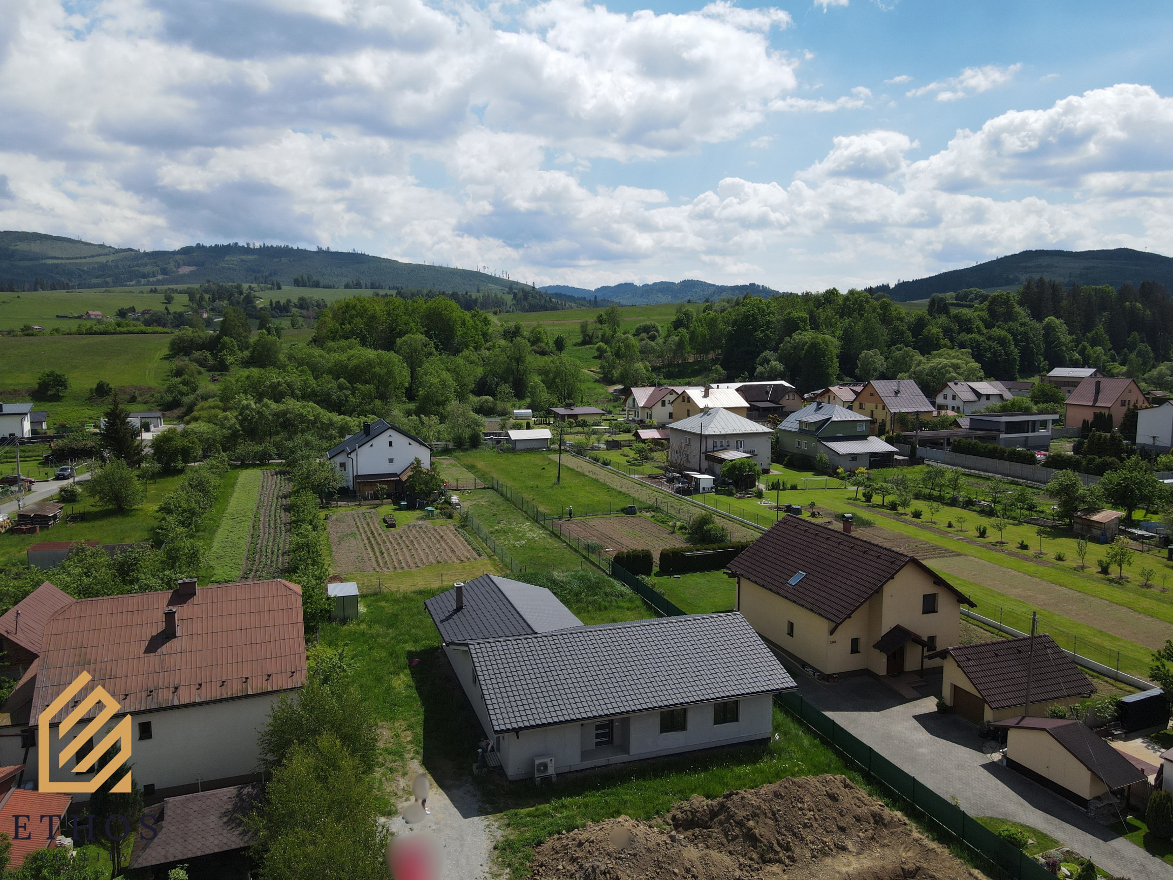 🏡 NOVOSTAVBA RODINNÉHO DOMU V CENTRE OBCE RAKOVÁ - fotografia 18
