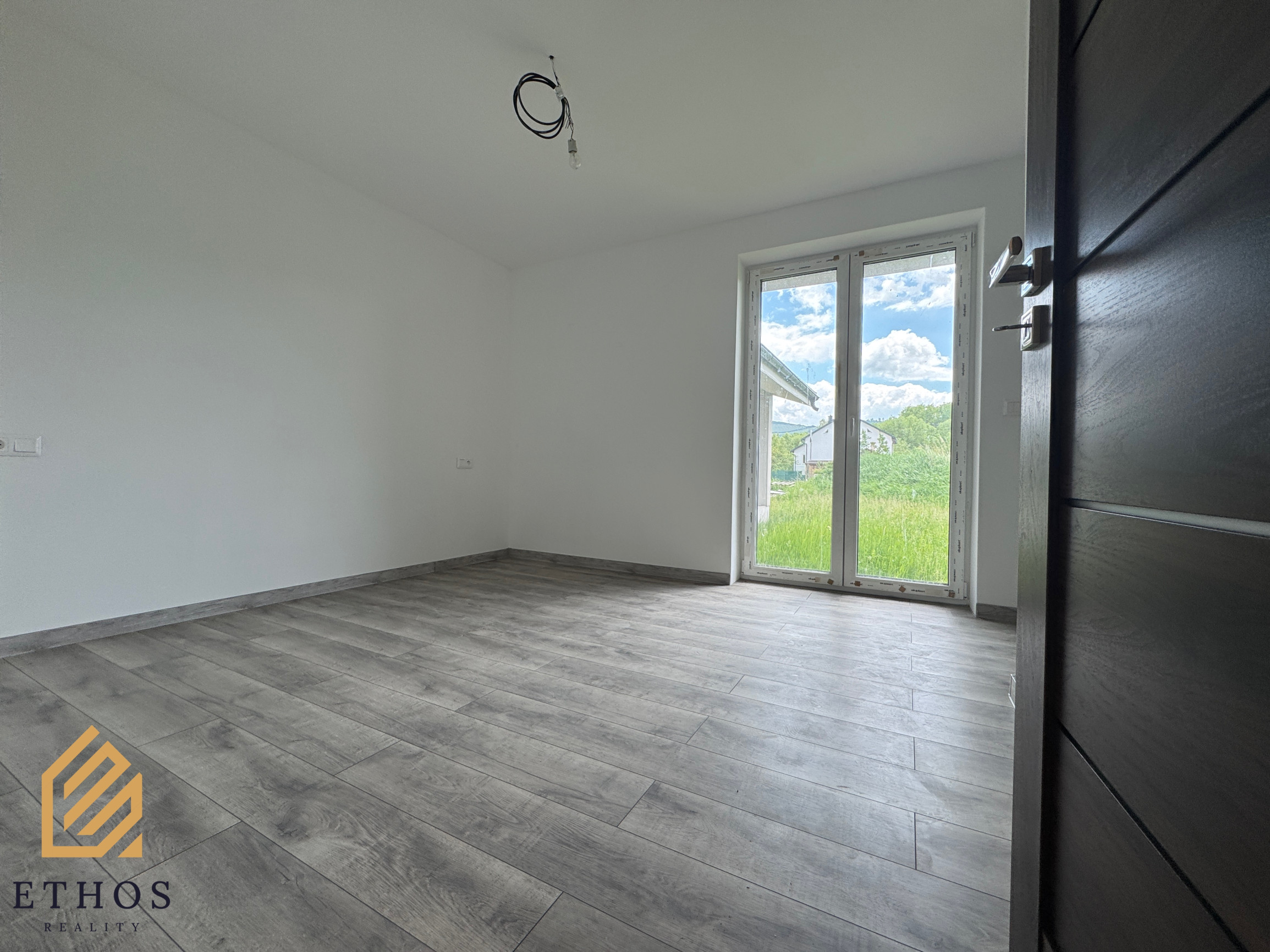 🏡 NOVOSTAVBA RODINNÉHO DOMU V CENTRE OBCE RAKOVÁ - fotografia 18