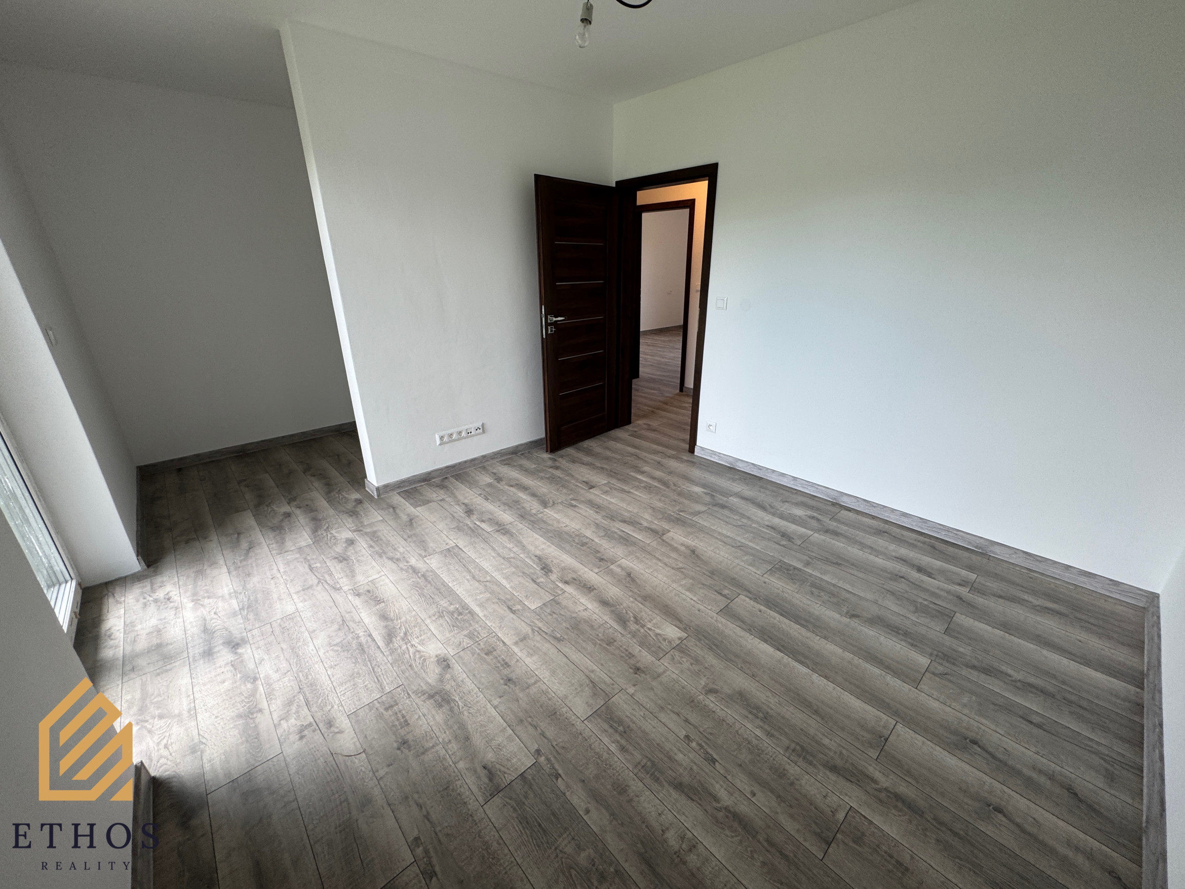 🏡 NOVOSTAVBA RODINNÉHO DOMU V CENTRE OBCE RAKOVÁ - fotografia 18