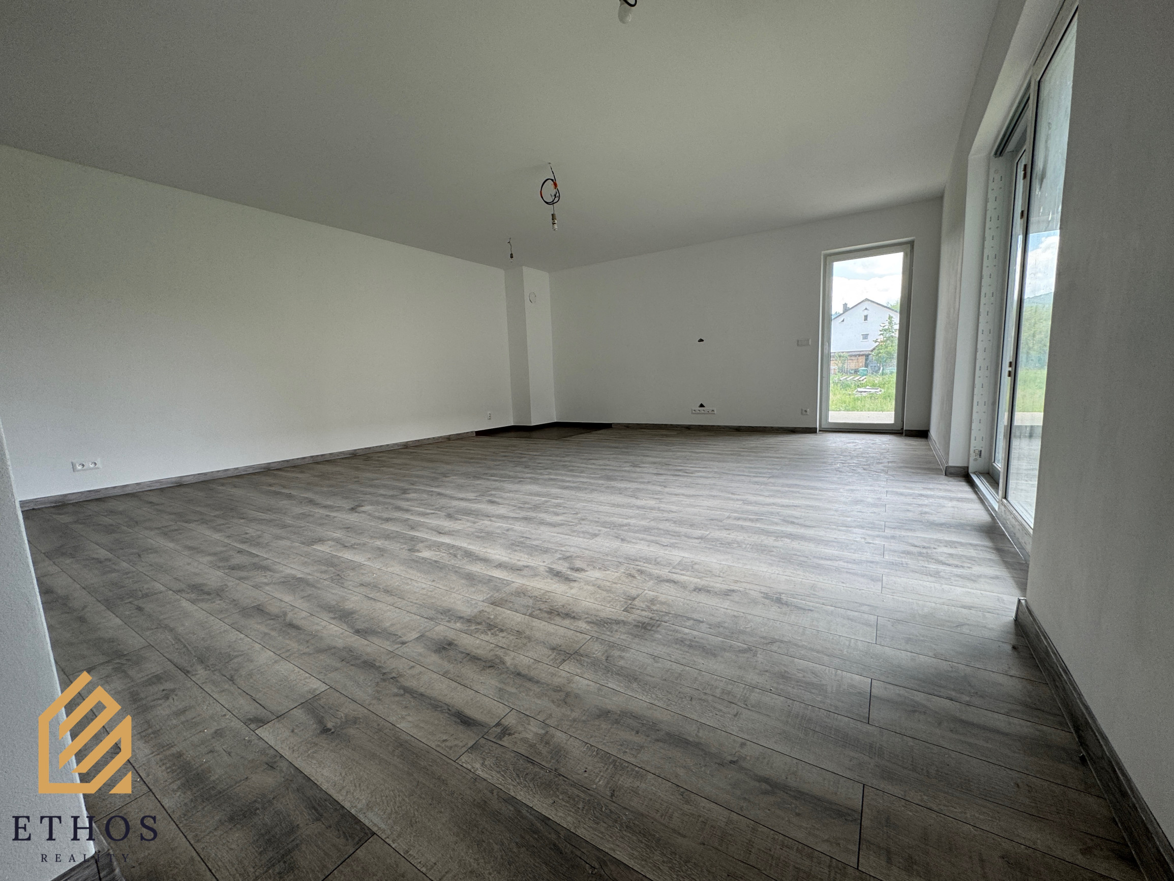 🏡 NOVOSTAVBA RODINNÉHO DOMU V CENTRE OBCE RAKOVÁ - fotografia 18
