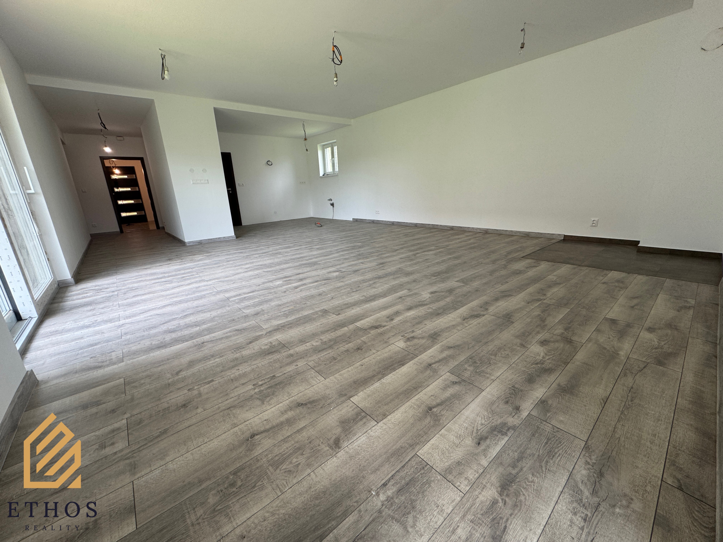 🏡 NOVOSTAVBA RODINNÉHO DOMU V CENTRE OBCE RAKOVÁ - fotografia 18