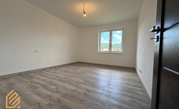 🏡 NOVOSTAVBA RODINNÉHO DOMU V CENTRE OBCE RAKOVÁ - fotografia 9
